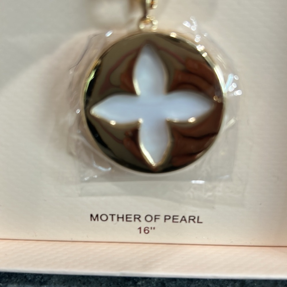 Camila Coelho Gold Necklace with Mother of Pearl Flower Pendant - Picture 2 of 5